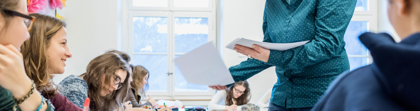 Das Theresianum bietet offene Stellen für Lehrpersonal, Hausdienst, Administration und Internats- sowie Schulleitung an.